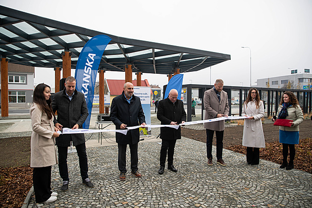 Na cestující v Prostějově už neprší, nový dopravní terminál má i dětské hřiště