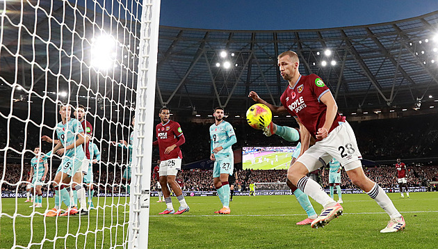 Máme osobně podepsané autobiografie Tomáše Součka s názvem Suk. Vyhrajte je