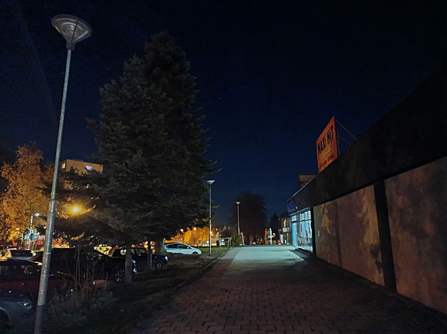 Trénink na blackout, či test trpělivosti? Ve Žďáru zhasly lampy, lidé chodí s čelovkami