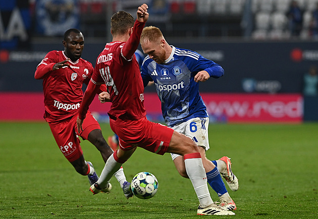 ONLINE: Olomouc - Pardubice 0:0, trefu hostujícího Botose maří ofsajd