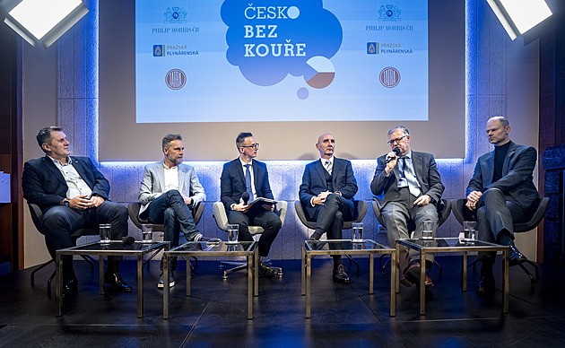 Den bez kouře: Příroda ano, ale musíme si i rozvíjet průmysl, znělo v debatě