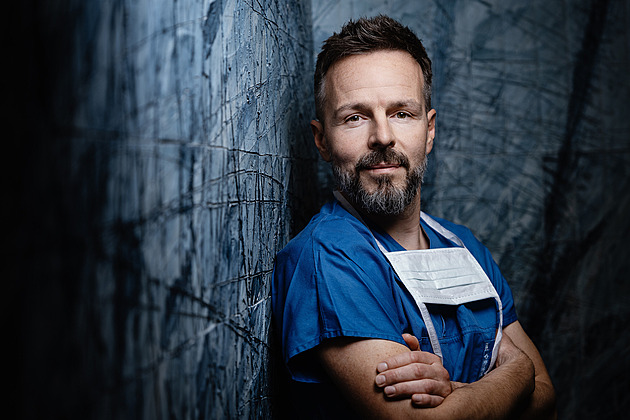 Robot je budoucnost, vyvinula ho armáda. Jednou můžeme operovat z domu, líčí lékař