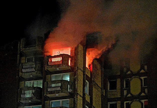 Při požáru v domově seniorů v bosenské Tuzle zahynulo minimálně jedenáct lidí