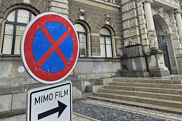 Na liberecké radnici bude natá�et Netflix.