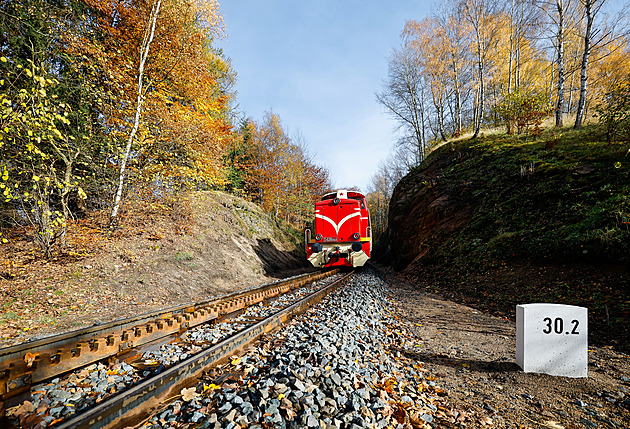 OBRAZEM: Rakušanka je zpět. Nejstrmější železnice v Česku svezla první cestující