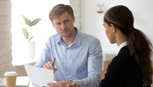 Jak poznat dobrou firmu dřív, než podepíšete smlouvu? Pomůže recenze