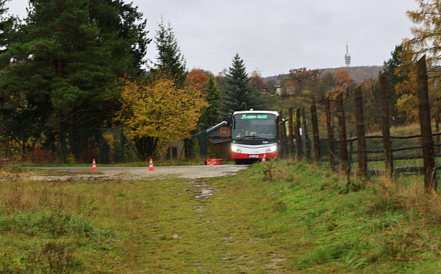 Napětí kvůli uzavírce se stupňuje. Kameny nahradil květináč, padla předžalobní výzva