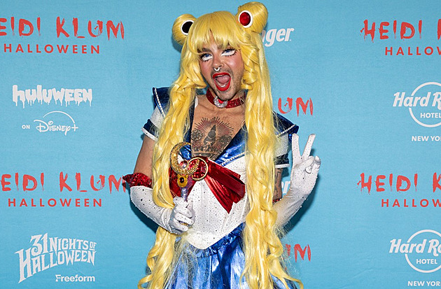 Hvězdný Halloween: Culkin šel za záchod, Foxovou sepsuli za kostým Jackie od krve