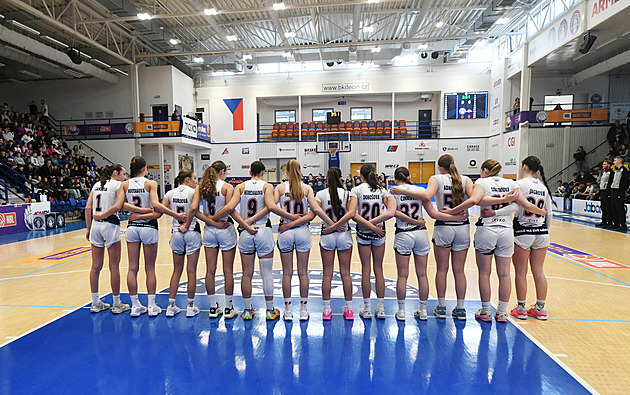 OBRAZEM: Holky to umí taky! El Nordico kadetek bavilo i bolelo, zaplnilo halu