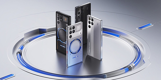 Ohromná baterie a vodní chlazení. Speciální mobily drtí běžné konkurenty