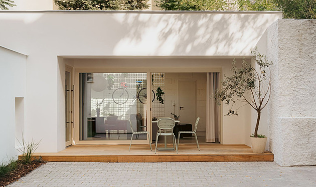 Ve vnitrobloku vznikl díky skvělému nápadu industriální byt