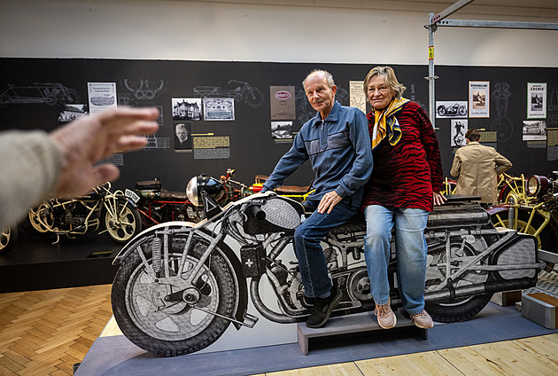 „Splašené lešení“ Čechie-Böhmerland. Technické muzeum ukazuje nejdelší motorky světa