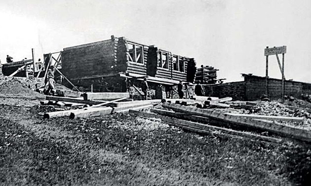 Chata na Šerlichu slaví stovku. Masarykovu bustu ukryli za války až moc důkladně