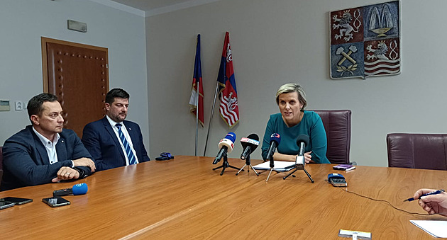 Karlovarský kraj zatím povede náměstek, nástupce Vildumetzové zvolí v prosinci