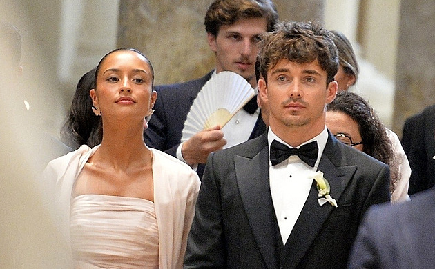 Závodník F1 Charles Leclerc se zasnoubil. Bude si brát sexy influencerku
