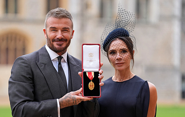 Mladý Beckham o rodičích: Sabotovali můj vztah, matka mě ztrapnila na svatbě