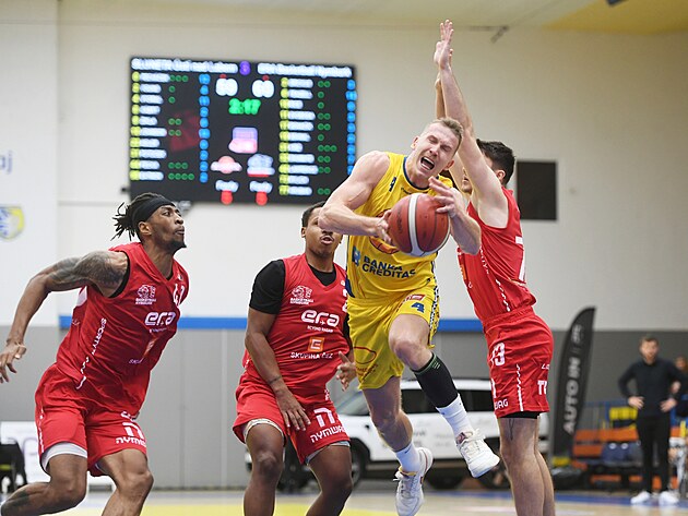 NBL, 10. tur: Nymburk, Ústí'ye karşı ter döktü