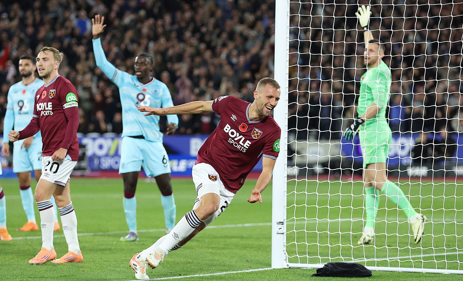 Souček oslavil rekordní gól i s dcerami. Míval jsem z něj noční můry, smál se kouč