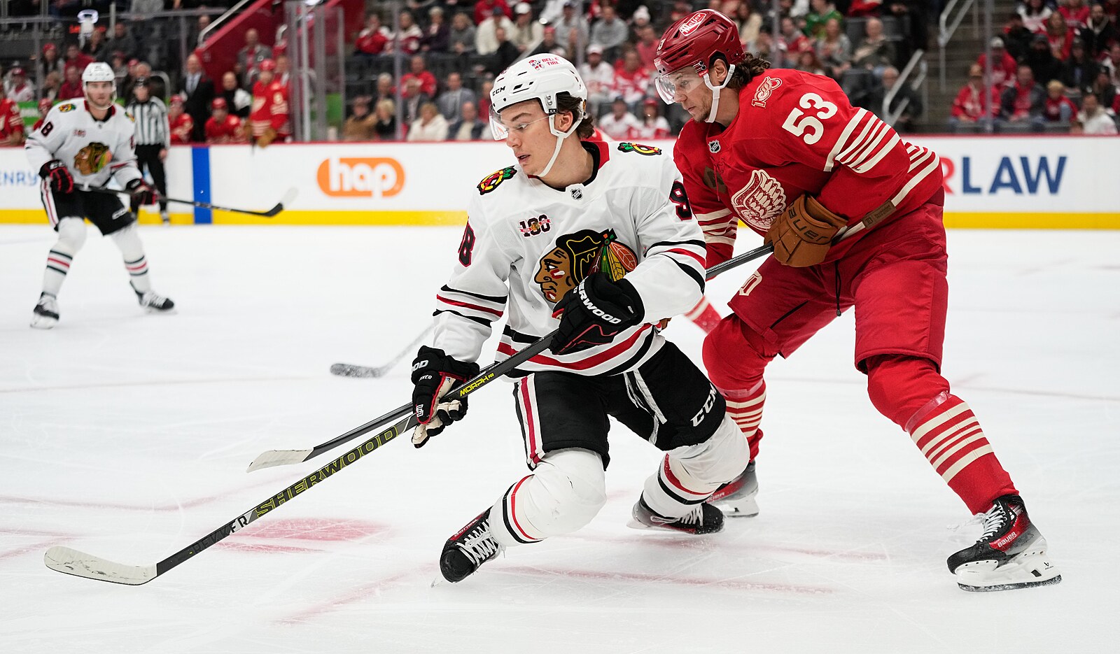 Chicago přejelo Detroit, Bedard se třemi body vyhoupl do čela bodování