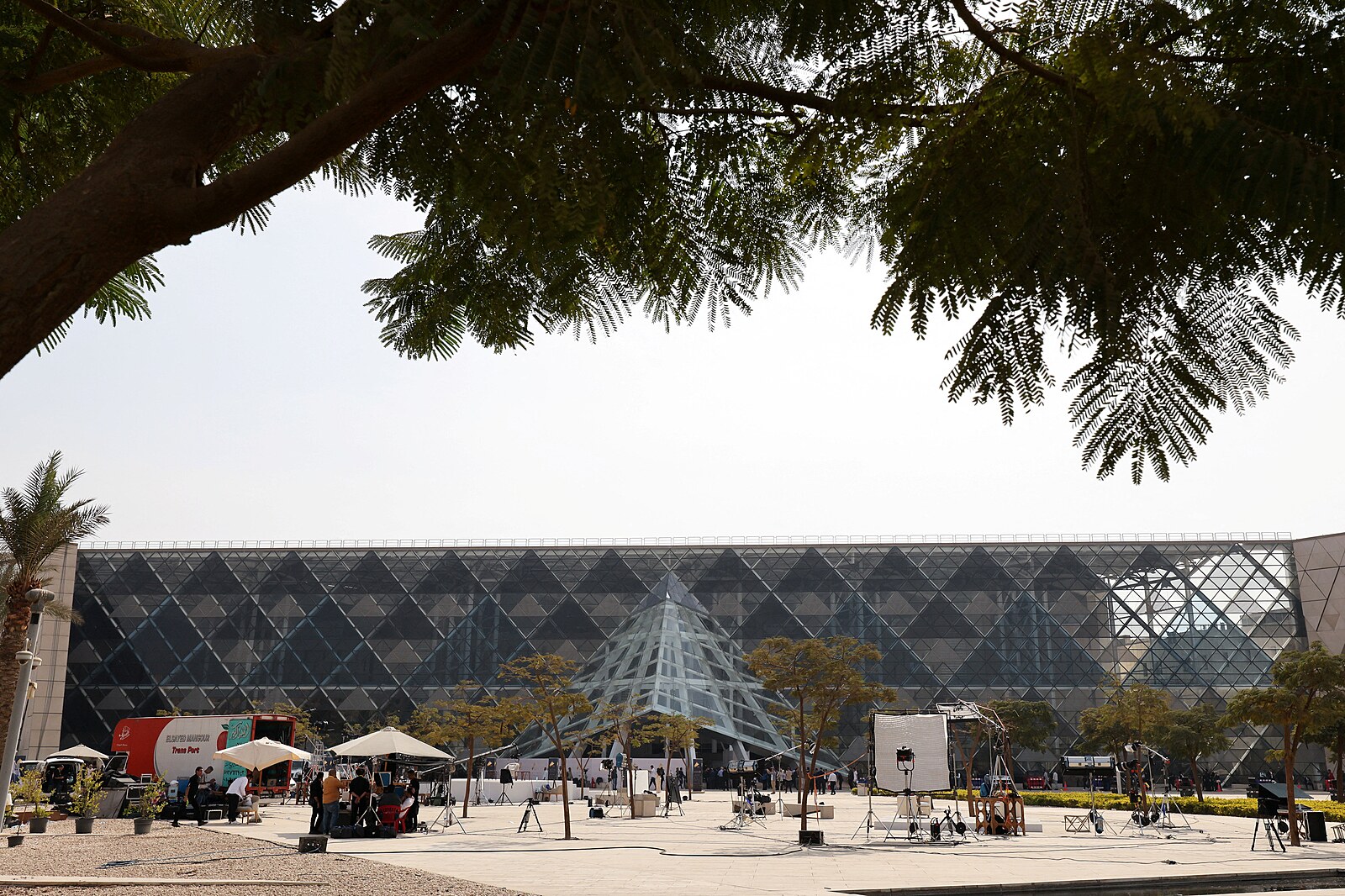 Tisíce artefaktů slavných faraonů. V Egyptě otevřeli největší muzeum světa