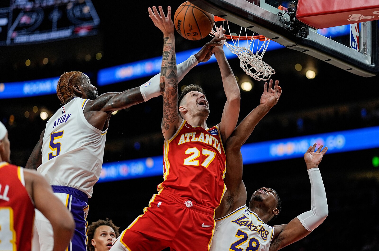 Krejčí se proti Lakers zaskvěl, 17 body pomohl Atlantě k vítězství