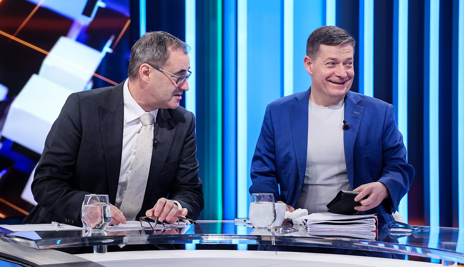 V rozpočtu něco skrýváte, obul se Nacher do vlády. Zadlužíte děti, vyčetl mu Hřib