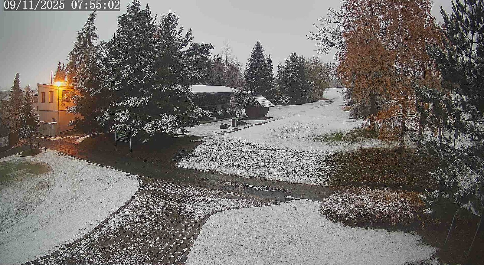 Sníh poprvé překvapil i mimo pohraničí, v Brdech napadlo až pět centimetrů