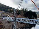 Ve �pindlerov� Ml�n� usazuj� nov� most k propojen� skiare�l�