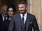 David Beckham po p�edání �ádu britského impéria s hodností rytí� ve Windsoru...