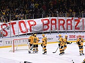 STOP BARÁI! Transparent zlínských fanouk ped utkáním se Vsetínem.