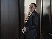 Ministr financí Zbynk Stanjura pichází na jednání vlády, kde se bude...