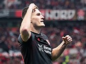 Útoník Patrik Schick z Leverkusenu se raduje ze svého gólu.