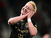 Záloník Tom Sloník z Hradce Králové slaví svj gól.