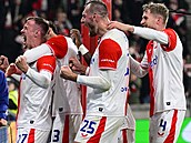 Slávisté se radují z gólu, který vstelil obránce Tomá Vlek.