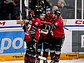 Hrái Sparty se radují z vítzného gólu v prodlouení.