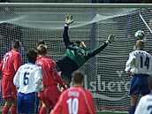 Slovan dává druhý gól v utkání s Liverpoolem.