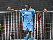 Johan Manzambi slaví branku Freiburgu.