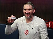 Alex Ovekin z Washington Capitals s pukem, kterým trefil svj 900. gól v...