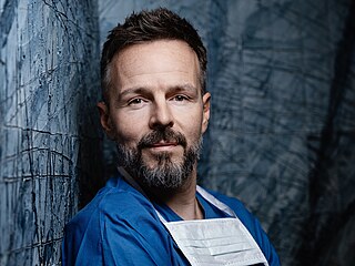 Vladimír Teplan. V praské Nemocnici Na Homolce operuje biní dutiny pomocí...