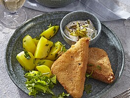 Sma�ený sýr a bylinkové brambory