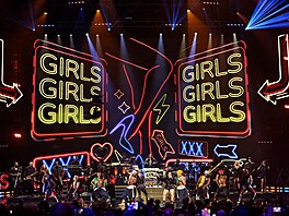 �lenky skupiny Salt-N-Pepa Sandra Dentonová, DJ Spinderella a Cheryl Jamesová...