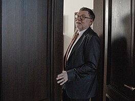 Ministr financí Zbynk Stanjura pichází na jednání vlády, kde se bude...