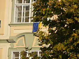 �Obvin�nému p�edsedovi Sn�movny Okamurovi jeho trapné �a�kování u �taflí...