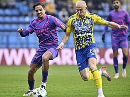 Záloník Ale ermák z Bohemians (vlevo) a Milo Kopený ze Zlína