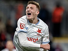 Slávistický obránce tpán Chaloupek se raduje ze svého gólu proti Plzni.