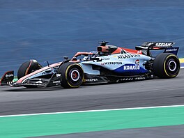 Williams p�ivezl do Brazílie nov� nalakovaný v�z.