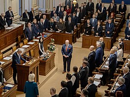 Volbou nového p�edsedy Sn�movny pokra�uje ustavující sch�ze dolní komory...