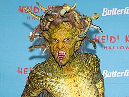 Klumová si pro kostým nechala vytvoit i dsivou zubní protézu.