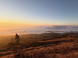 Pohled do údolí Kru�ných hor z vrcholu Ple�ivce u Abertam. Foceno 6. listopadu...