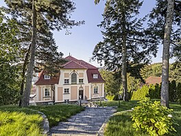 Pozemek je velký 1 347 metr� �tvere�ních.